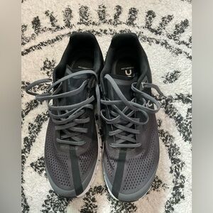 Men On Cloudflow running shoes